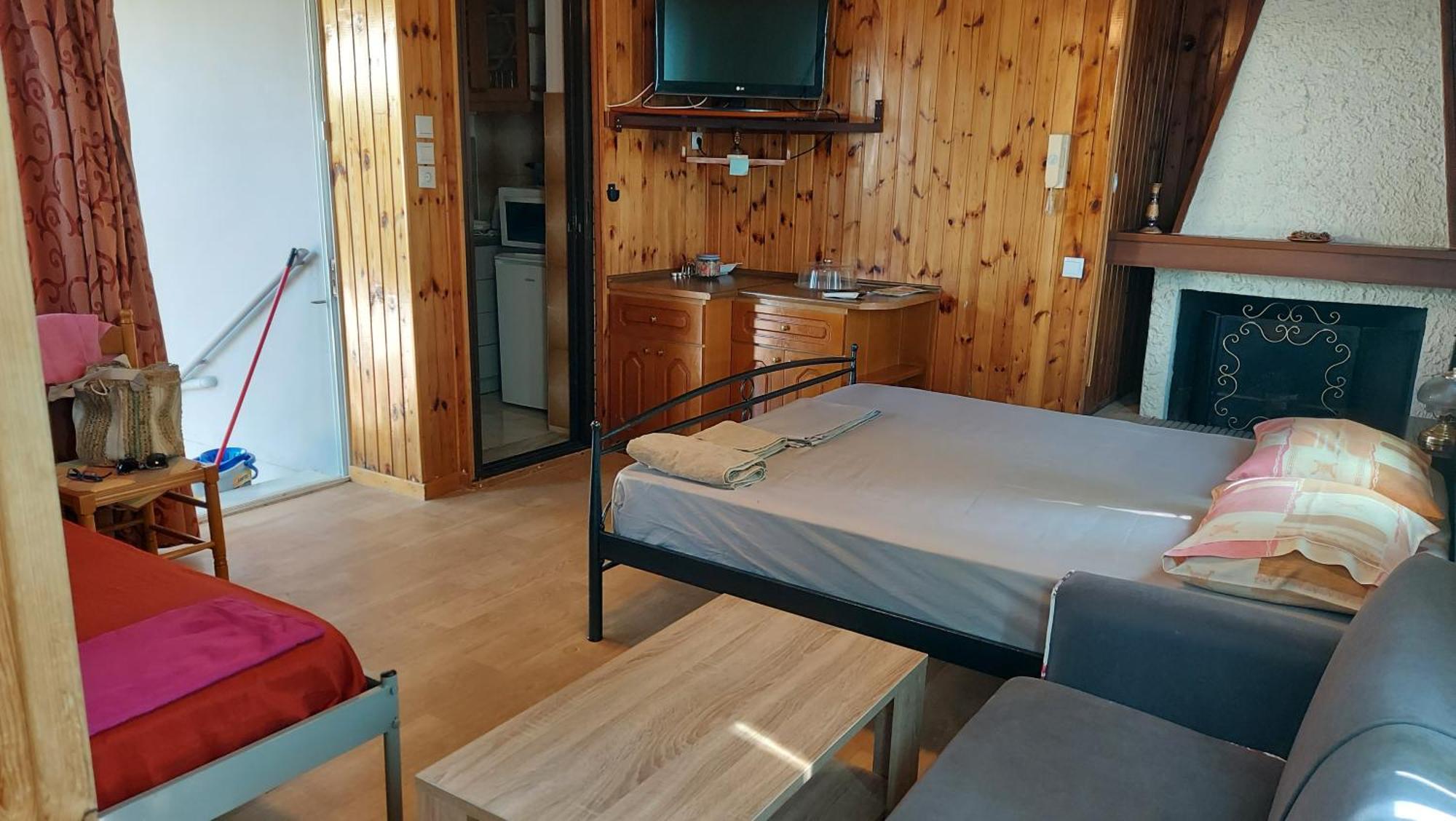 Cozy Airport Studio 2 Артемида Екстериор снимка
